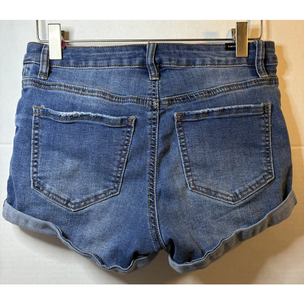 Almost Famous Teen Women’s Denim Shorts Size 5 Mid Rise Cuffed Blue Jean Beach - Picture 3 of 11